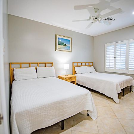 Seven Mile Beach Resort George Town Exterior photo