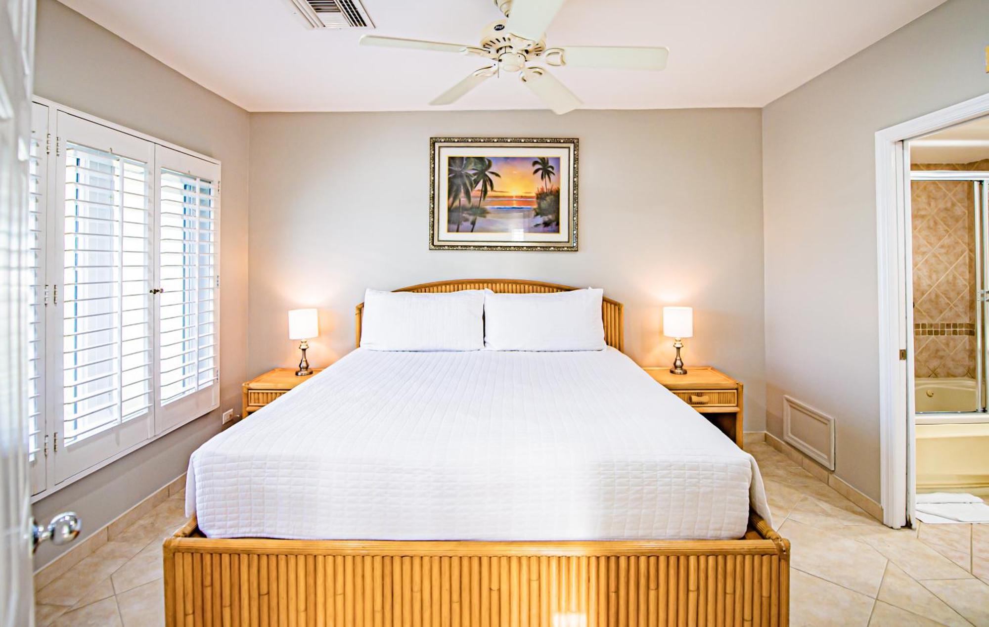 Seven Mile Beach Resort George Town Exterior photo