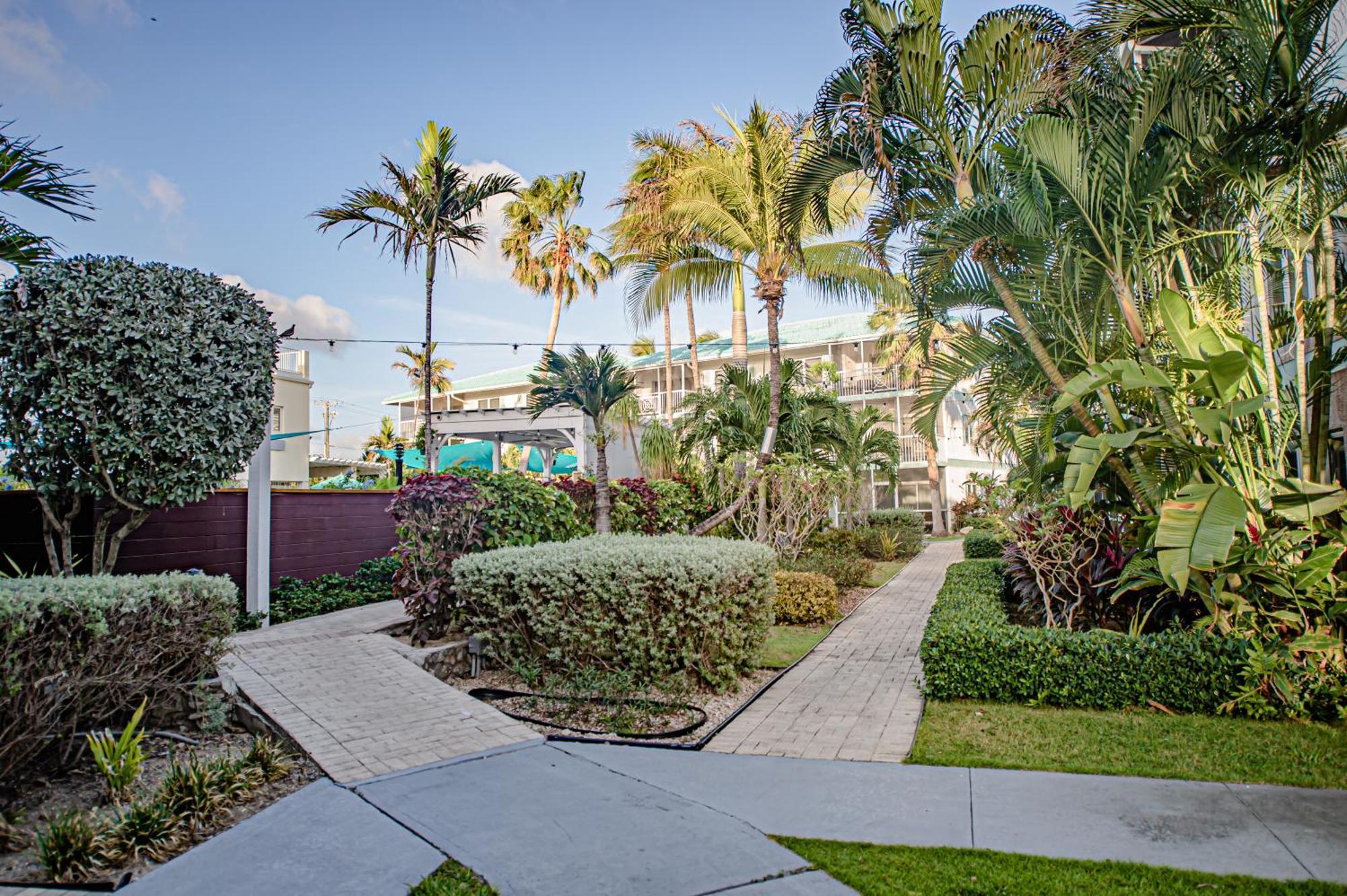 Seven Mile Beach Resort George Town Exterior photo