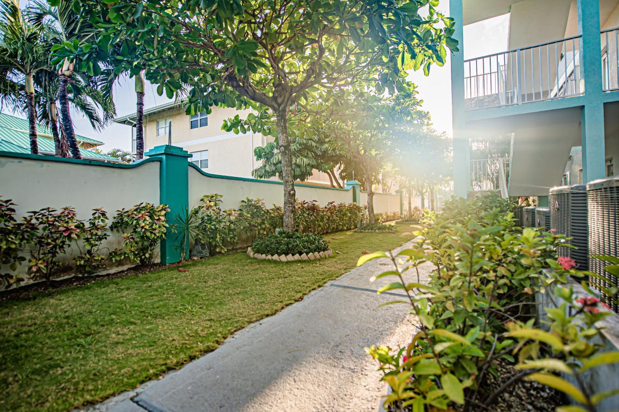 Seven Mile Beach Resort George Town Exterior photo