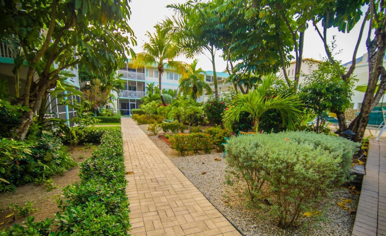 Seven Mile Beach Resort George Town Exterior photo